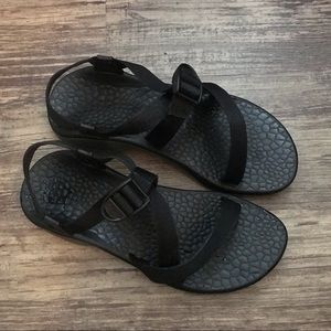 Black LIKE NEW Chacos